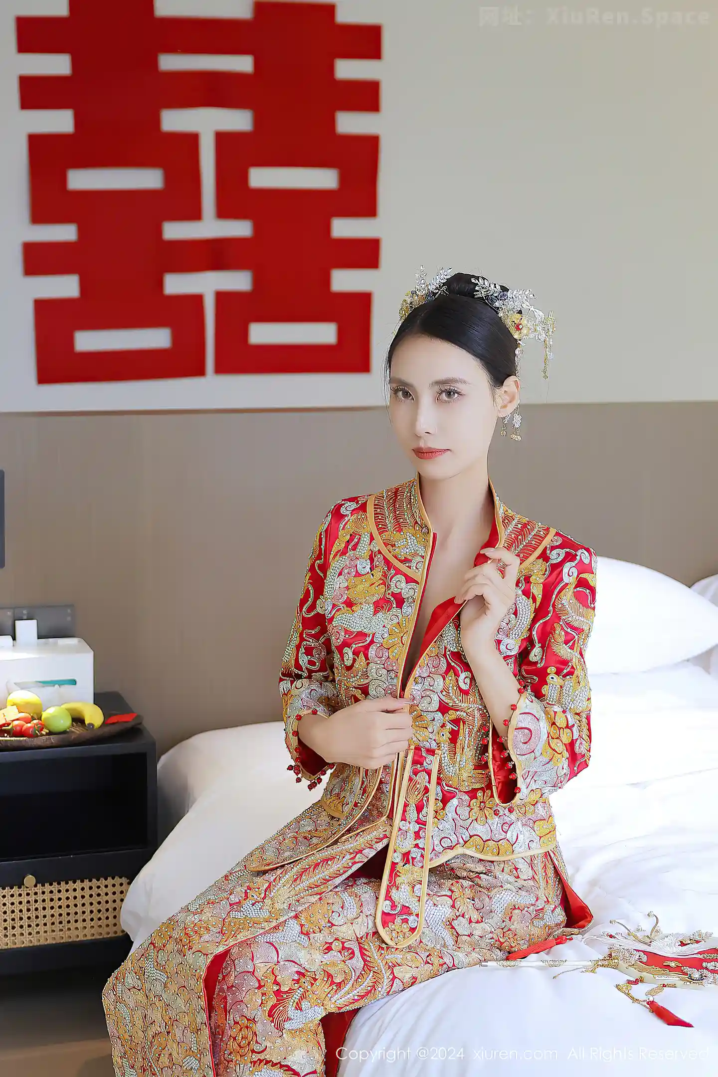 图片[6]-[XiuRen秀人网]VOL.8534 模特Lingyu69新娘主题性感红色中式新娘服饰秀惹火身段诱惑写真77P-秀人网官方网站